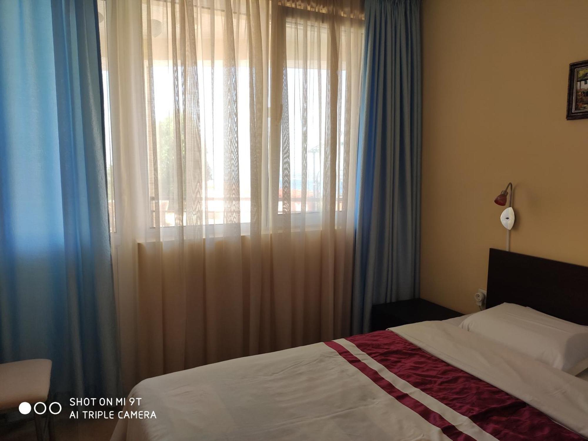 на море с собственным бассейном и подземным гаражом Apartment