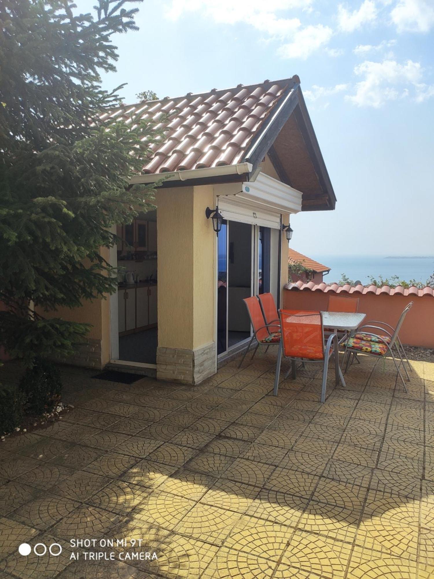на море с собственным бассейном и подземным гаражом Apartment Sweti Wlas